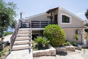 Blue sky loft by Corfuescapes