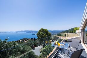 Blue sky loft by Corfuescapes