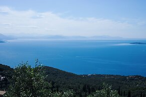 Blue sky loft by Corfuescapes