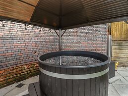 The Tunnel at Bridge Lake Farm and Fishery