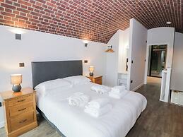 The Tunnel at Bridge Lake Farm and Fishery