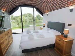 The Tunnel at Bridge Lake Farm and Fishery