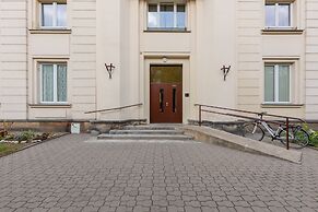 Aleja Wyzwolenia Studio by Renters