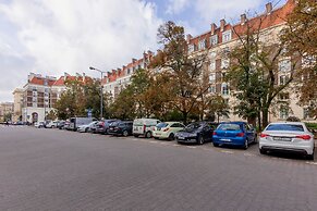 Aleja Wyzwolenia Studio by Renters