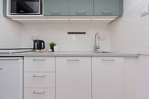 Aleja Wyzwolenia Studio by Renters