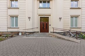 Aleja Wyzwolenia Studio by Renters