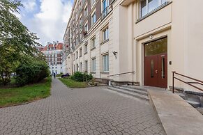 Aleja Wyzwolenia Studio by Renters