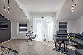 Pool House Beba Tribalj Lake