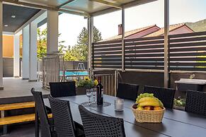 Pool House Beba Tribalj Lake