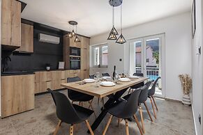 Pool House Beba Tribalj Lake