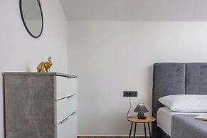 Pool House Beba Tribalj Lake