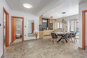 Pool House Beba Tribalj Lake