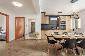 Pool House Beba Tribalj Lake