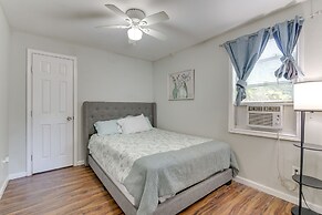 Walk to Beach: Cozy Unit in Galveston!
