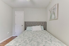 Walk to Beach: Cozy Unit in Galveston!
