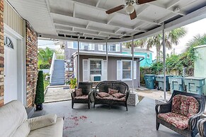 Walk to Beach: Cozy Unit in Galveston!
