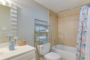 Walk to Beach: Cozy Unit in Galveston!