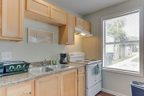 Walk to Beach: Cozy Unit in Galveston!