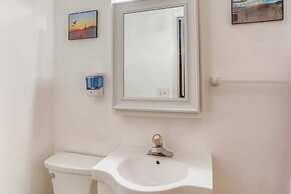 North Carolina Abode - Deck & Grill, Walk to Beach