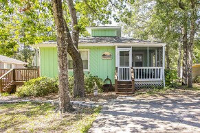 North Carolina Abode - Deck & Grill, Walk to Beach