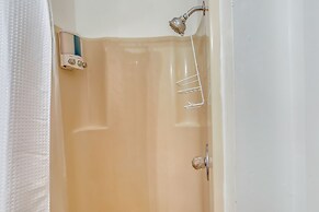 North Carolina Abode - Deck & Grill, Walk to Beach