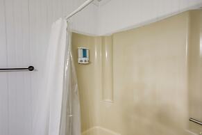 North Carolina Abode - Deck & Grill, Walk to Beach