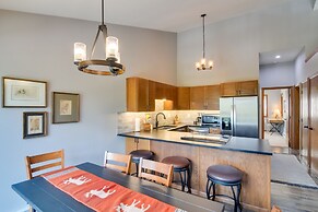 6 Mi to Winter Park: Mtn-view Condo w/ Balcony!