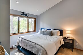 6 Mi to Winter Park: Mtn-view Condo w/ Balcony!