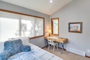 6 Mi to Winter Park: Mtn-view Condo w/ Balcony!