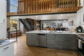 98 Ridgepoint 4 Bedroom Condo by RedAwning