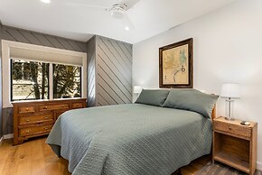 98 Ridgepoint 4 Bedroom Condo by RedAwning