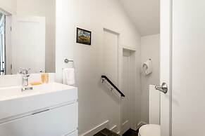 98 Ridgepoint 4 Bedroom Condo by RedAwning