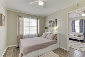 ~ 1 Mi to the Strand: Central Unit in Galveston!