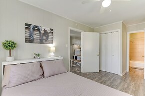 ~ 1 Mi to the Strand: Central Unit in Galveston!