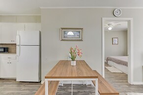 ~ 1 Mi to the Strand: Central Unit in Galveston!