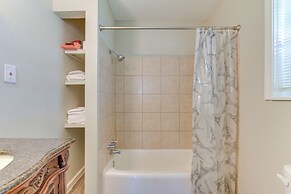 ~ 1 Mi to the Strand: Central Unit in Galveston!