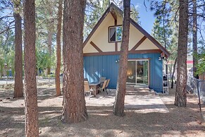Cabin w/ Deck, Fire Pit & Big Bear Lake Access!