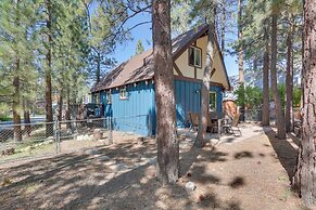 Cabin w/ Deck, Fire Pit & Big Bear Lake Access!