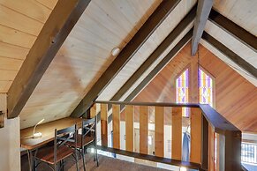 Cabin w/ Deck, Fire Pit & Big Bear Lake Access!