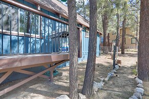 Cabin w/ Deck, Fire Pit & Big Bear Lake Access!