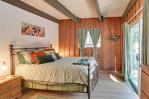 Cabin w/ Deck, Fire Pit & Big Bear Lake Access!