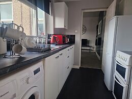 Apartment - Sleeps 4 - Parking - Wifi