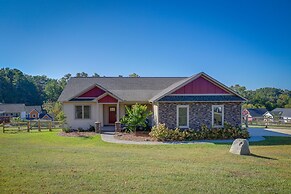 Quiet Weaverville Home w/ Screened-in Porch!