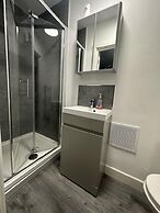 6 Bedroom 5 Shower rm House in Central Nottingham