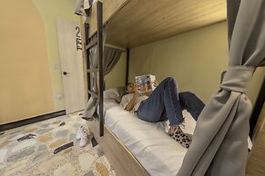 Ventiuna Hotel & Hostel