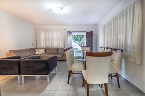 914 - Casa 3 dormitórios para 8 pessoas