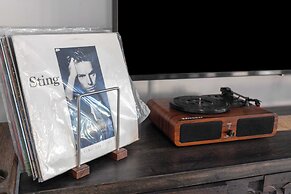 Hidden Oaks Farmhouse by Avantstay Hot Tub, Deck