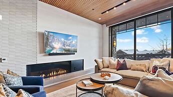 Powder Peak by Avantstay Ski In And Out