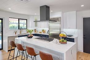 Element by Avantstay Pool, Firepit, Game Room