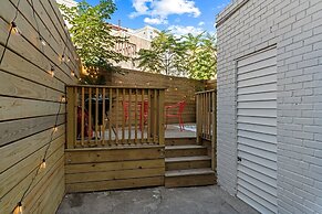 Passyunk Square Spacious 1BR - Huge Deck